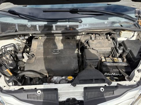 Used 2013 Toyota Sienna Limited image 31