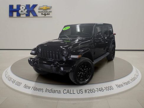 Used 2023 Jeep Wrangler Unlimited Sahara AWD/4WD image 3