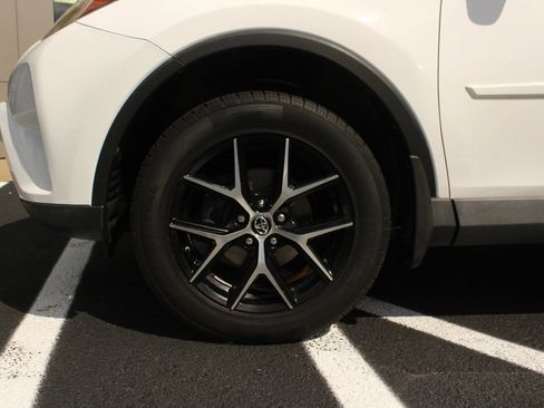 Used 2017 Toyota RAV4 SE AWD/4WD image 3