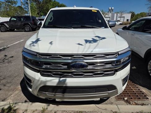 Used 2023 Ford Expedition Platinum image 2