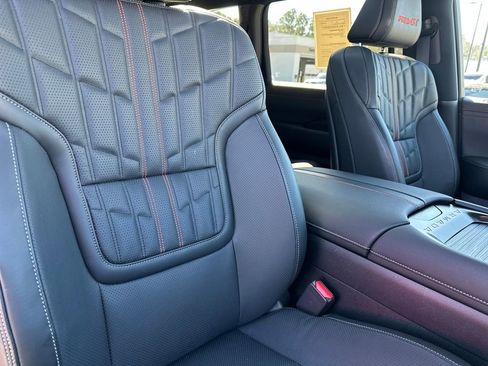 Used 2025 Nissan Armada PRO-4X w/ Pro-4X Premium Package image 43