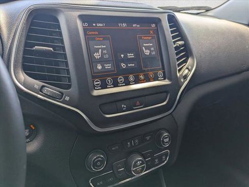 Used 2019 Jeep Cherokee Trailhawk w/ Comfort/Convenience Group AWD/4WD image 12