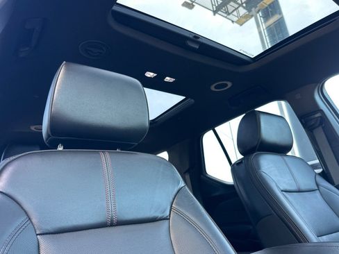 Used 2022 Chevrolet Traverse RS w/ LPO, Cargo Package AWD/4WD image 17