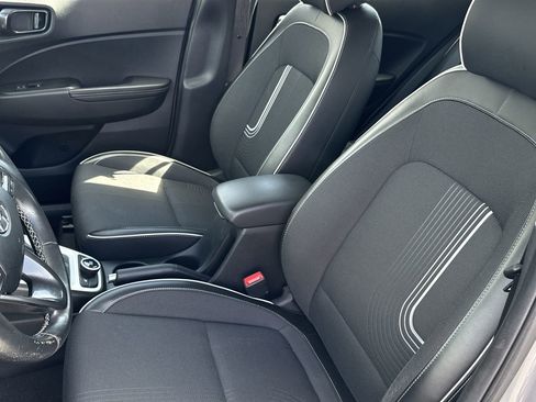 Certified 2022 Hyundai Venue Limited image 14