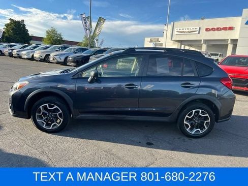 Used 2017 Subaru Crosstrek 2.0i AWD/4WD image 2