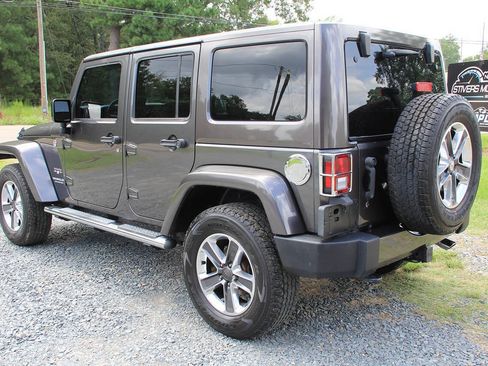 Used 2016 Jeep Wrangler Unlimited Sahara w/ Dual Top Group AWD/4WD image 6