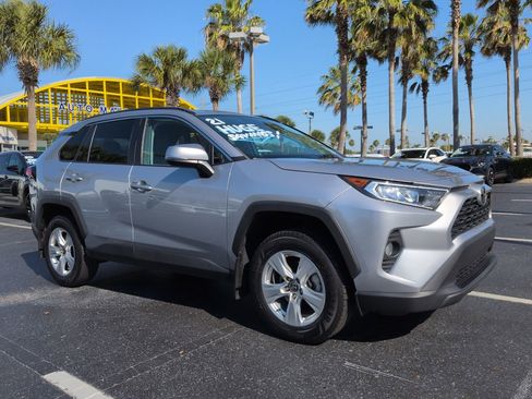 Used 2021 Toyota RAV4 XLE AWD/4WD image 2