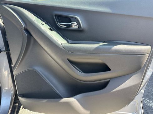 Used 2020 Chevrolet Trax LT FWD image 14