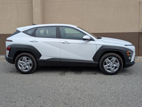 New 2026 Hyundai Kona SE image 3