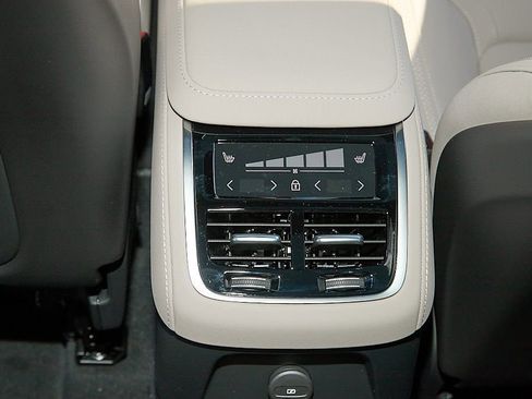 New 2026 Volvo XC90 T8 Plus w/ Protection Package Premier image 29