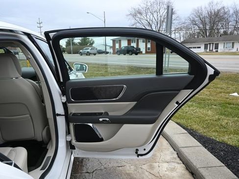 Used 2017 Lincoln Continental Reserve w/ Technology Package image 20