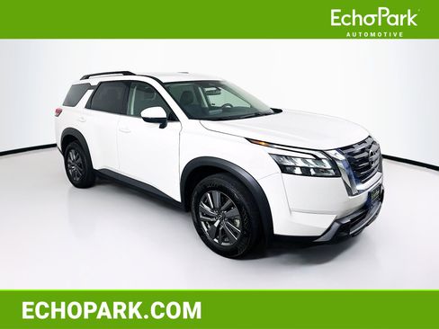 Used 2025 Nissan Pathfinder SV FWD image 1