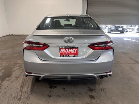 Used 2022 Toyota Camry SE image 4