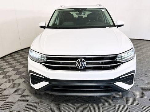 Used 2022 Volkswagen Tiguan SE w/ Panoramic Sunroof Package FWD image 8