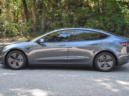 Used 2022 Tesla Model 3 Standard Range image 4