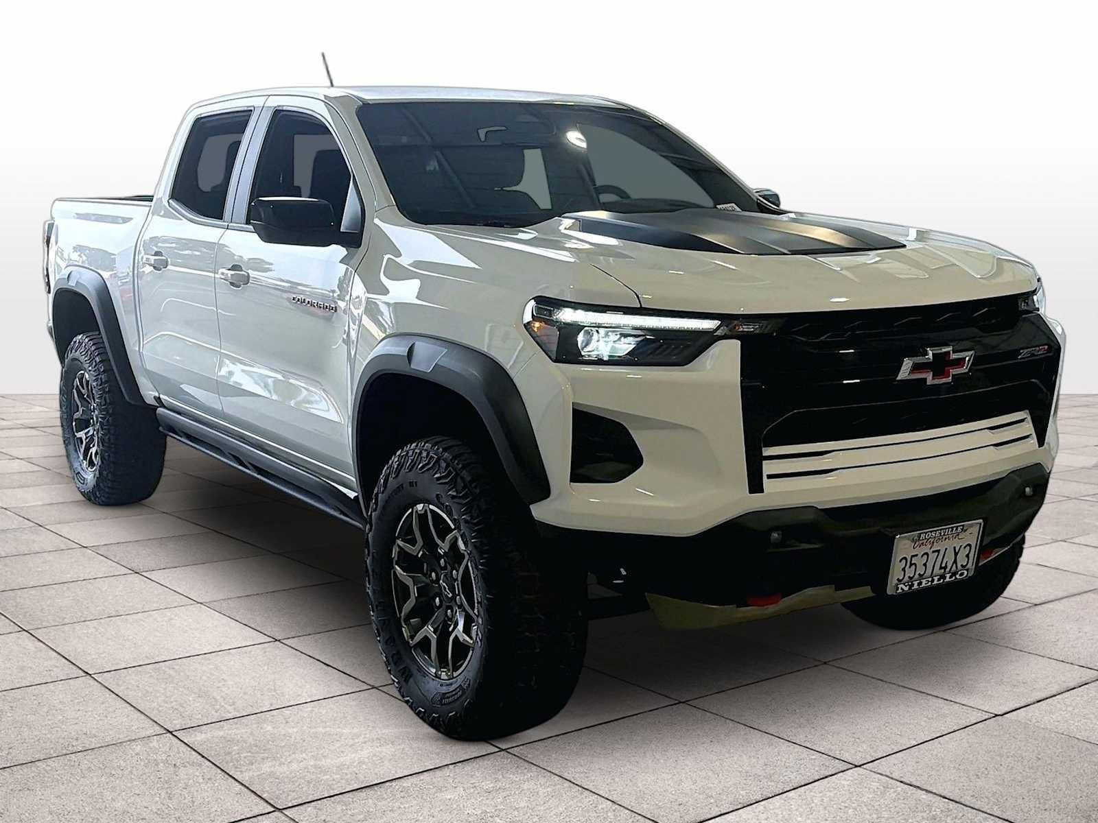 Used 2023 Chevrolet Colorado ZR2 w/ LPO, Tailgate Decal Package AWD/4WD image 2