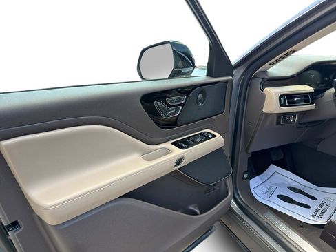 Used 2023 Lincoln Aviator Reserve w/ Equipment Group 201A AWD/4WD image 11