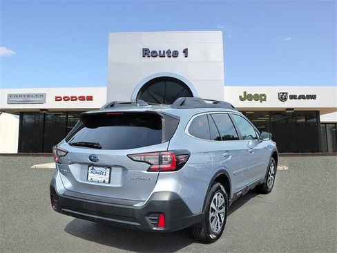 Used 2022 Subaru Outback Premium image 8