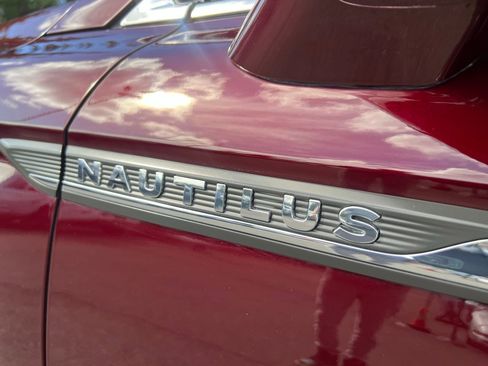 Used 2019 Lincoln Nautilus Reserve image 8