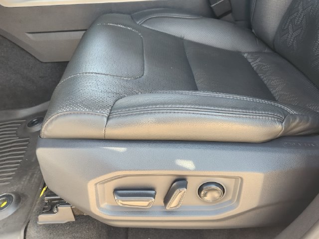 Used 2023 Toyota Tundra Limited w/ Power Package AWD/4WD image 18