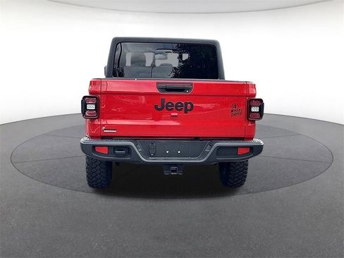 Certified 2024 Jeep Gladiator Sport image 4