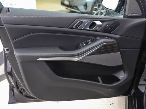 Used 2026 BMW X5 xDrive50e w/ M Sport Package image 9