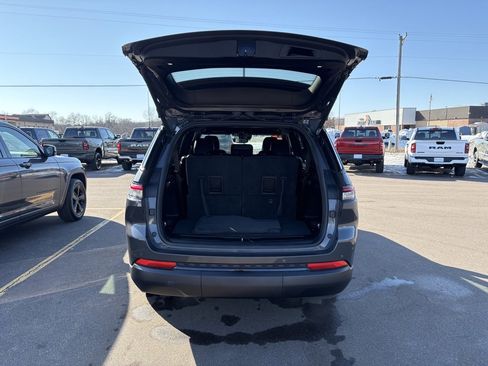 Certified 2024 Jeep Grand Cherokee L Laredo image 6