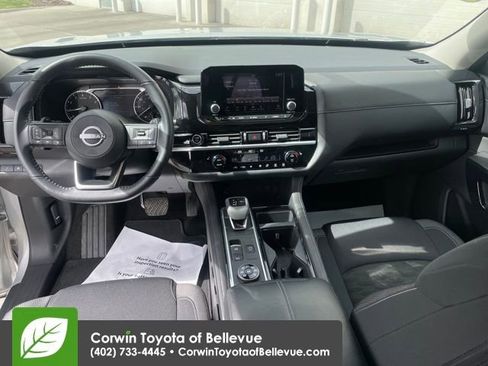 Used 2024 Nissan Pathfinder SV image 12