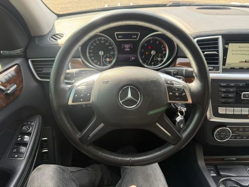 Used 2015 Mercedes-Benz GL 550 4MATIC image 12