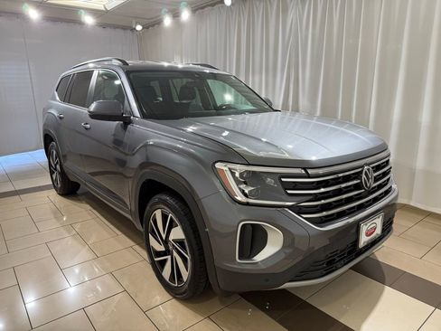 Used 2025 Volkswagen Atlas SE image 7