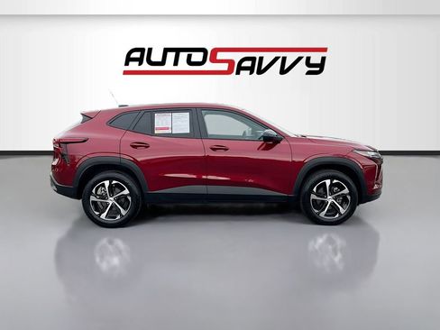 Used 2025 Chevrolet Trax RS w/ Driver Confidence Package FWD image 8