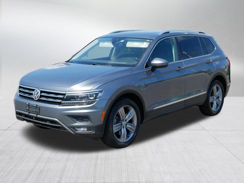 Used 2019 Volkswagen Tiguan SEL Premium w/ 3rd Row Seat Package AWD/4WD image 3