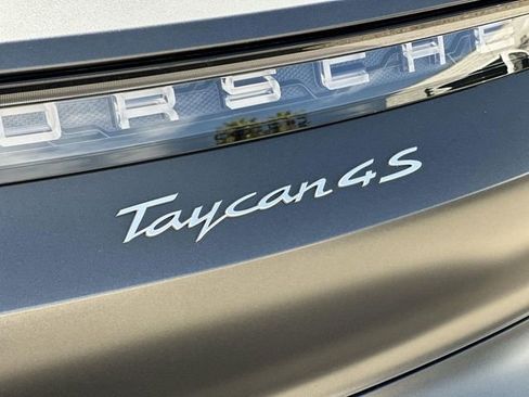 Used 2022 Porsche Taycan 4S image 31
