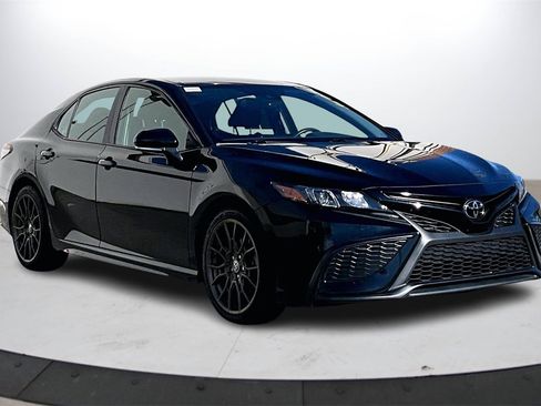 Used 2023 Toyota Camry SE w/ Convenience Package image 2