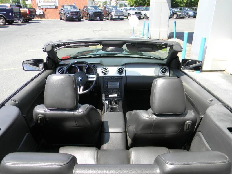 Used 2005 Ford Mustang GT RWD image 16