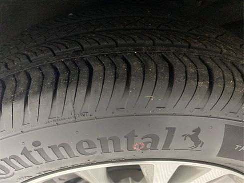 Used 2023 Buick Envision Preferred image 23