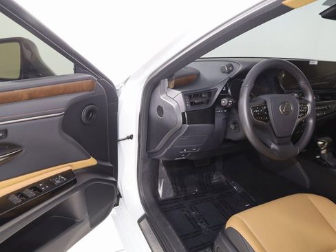 Used 2025 Lexus ES 300h F Sport w/ Accessory Package (Z1) image 47