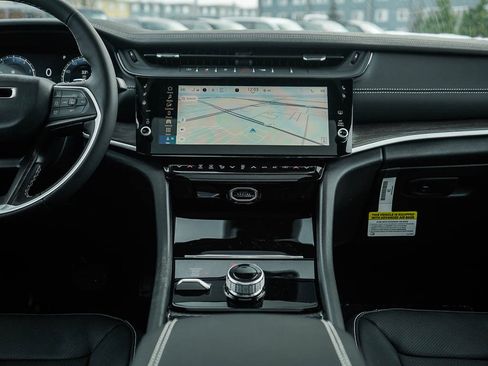 New 2026 Jeep Grand Cherokee Limited image 17