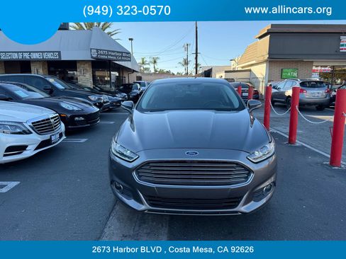 Used 2013 Ford Fusion SE image 2