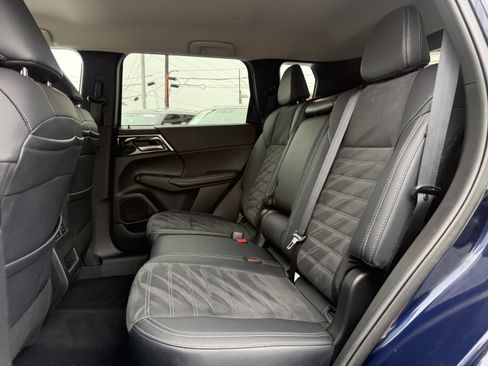 Used 2024 Mitsubishi Outlander SE image 15