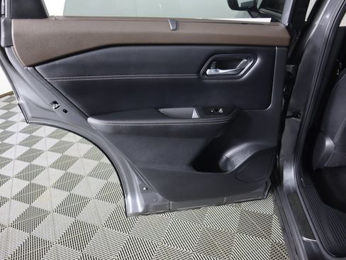 Used 2023 Nissan Rogue SL w/ SL Premium Package image 28