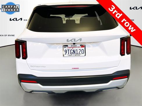 Certified 2025 Kia Sorento LX image 7