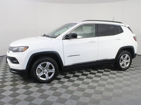 Used 2024 Jeep Compass Latitude image 2