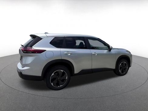 Used 2025 Nissan Rogue SV AWD/4WD image 14