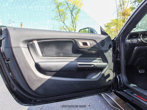 Used 2022 Ford Mustang Shelby GT500 w/ Carbon Fiber Track Pack image 27