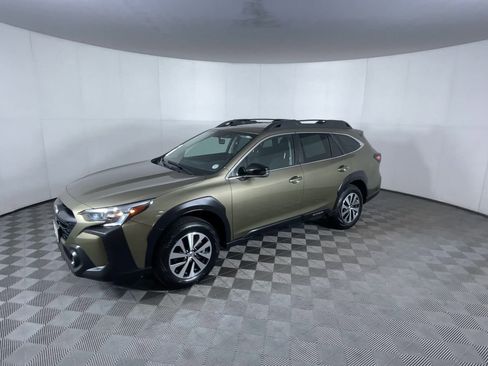 Used 2023 Subaru Outback Premium image 4