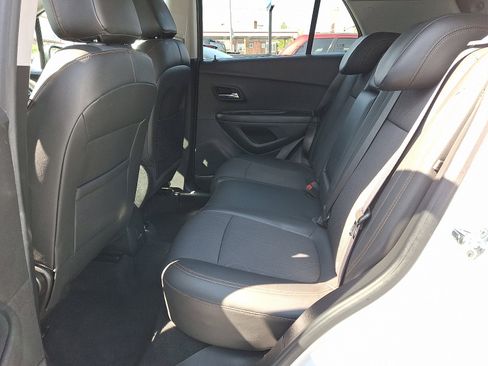 Used 2021 Chevrolet Trax LT FWD image 11