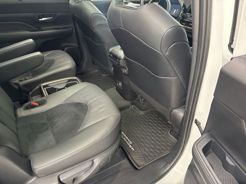 Used 2025 Toyota Grand Highlander AWD Hybrid image 29