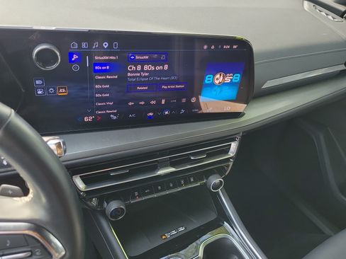 Used 2024 Chevrolet Traverse LT w/ LPO, Floor Liner Package FWD image 28