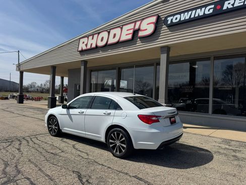 Used 2014 Chrysler 200 Limited w/ 200 S V6 Premium Group image 3